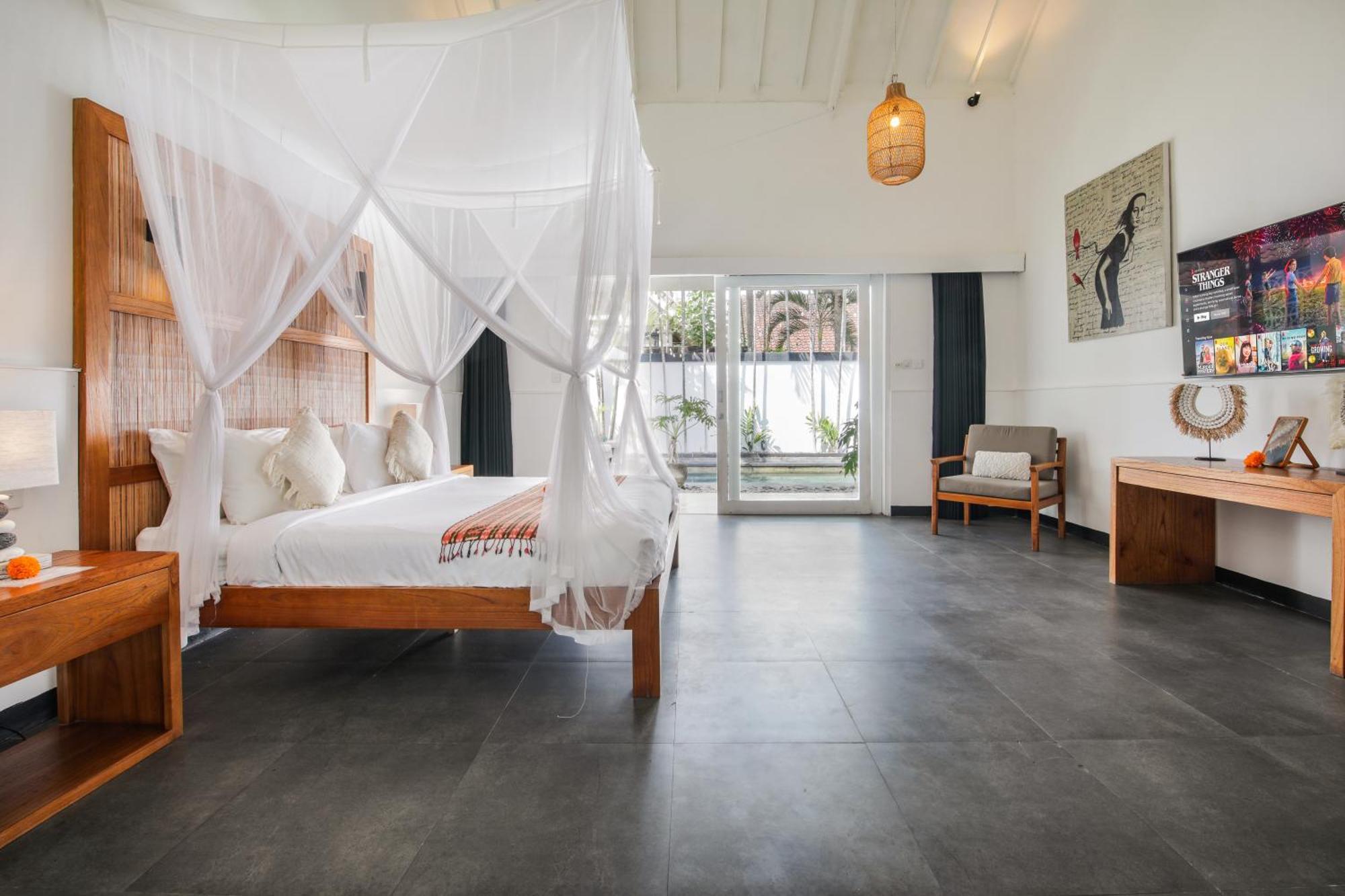 Zebra Walking Distance To Potato Head Villa Seminyak